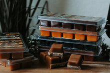 Load image into Gallery viewer, Krackle Wax Melts | Pebble Creek | 4 oz Scented Wax Melts | Made in The USA | Citrus, Persimmon &amp; Cotton Fragrance
